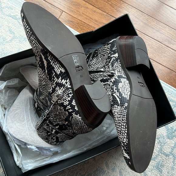 Coach Dylan Booties New Snakeskin Leather 9.5 NIB - Picture 7 of 7